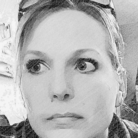 Meet your Posher, Bri - Picture 2 of 9